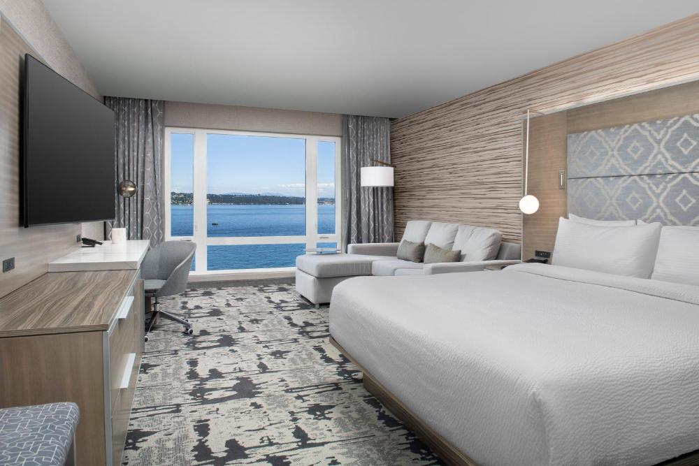 Deluxe King Room interior