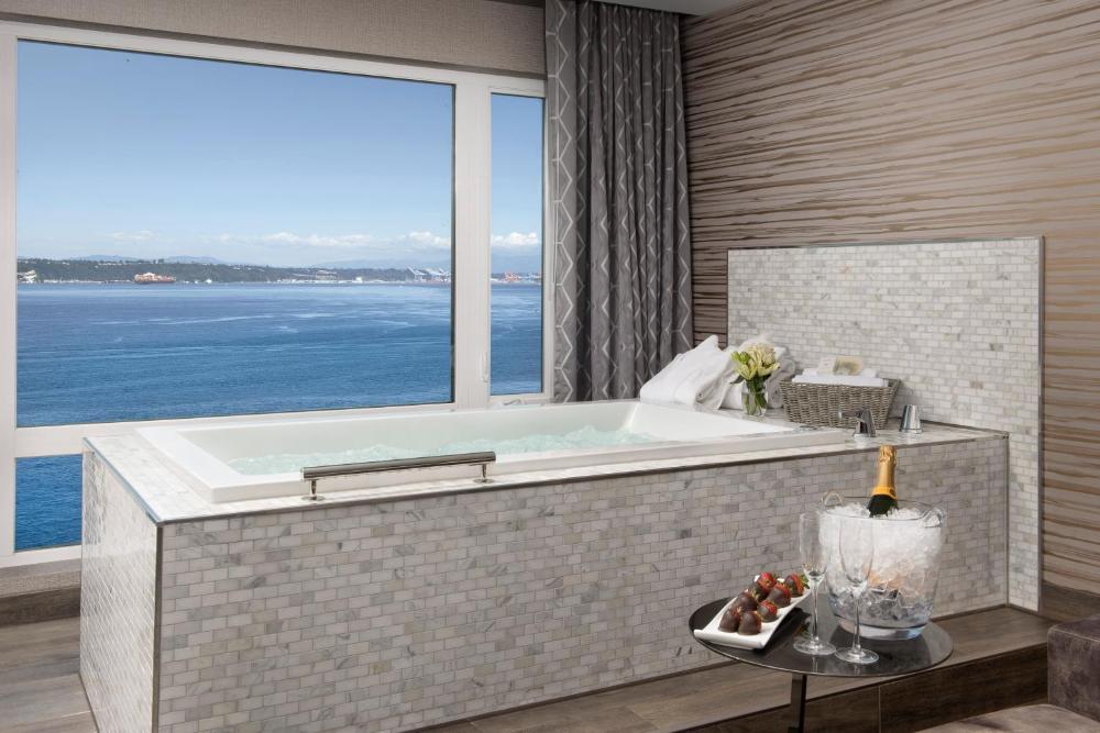 King Room with Spa Bath interior